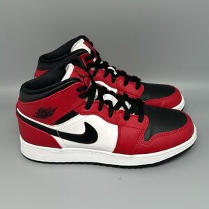 Jordan 1 Mid Chicago Black Toe Basketball Shoes Youth 6Y / Women's Sz 7.5